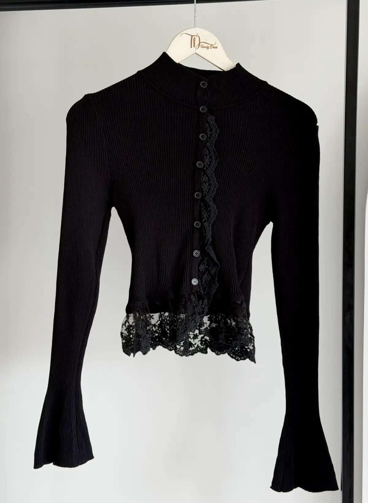TOP GILET EN DENTELLE ÉLISE