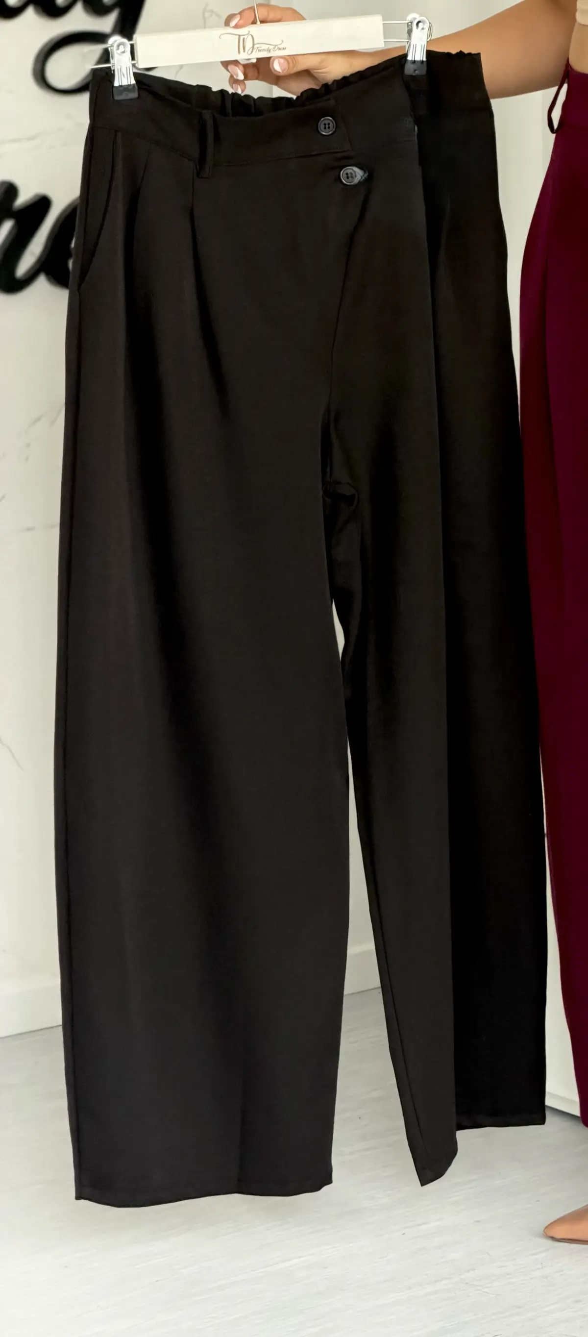PANTALON CROISÉ À PINCES ALINA